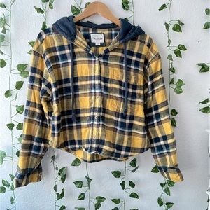 American Eagle Outfitters Cropped Yellow Plaid Button Down Shirt